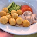 Foto de Pollo Grillé o Chicken Fingers con Papas Duquesa y Ensalada (20-25 minutos de espera)
