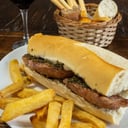 Foto de Choripan con papas fritas