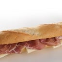 Foto de baguette de crudo y queso