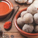 Foto de PAPAS ARRUGADAS CON MOJO ROJO Y VERDE