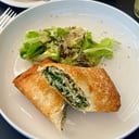 Foto de Strudel de masa philo crocante con ricotta, espinaca y nuez.