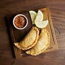 Foto de Empanada cortada a cuchillo x2