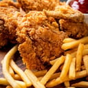 Foto de POLLO CRISPY MAS PAPAS FRITAS