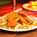 Foto de Nuggets con papas fritas
