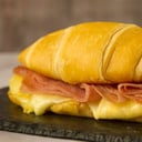 Foto de Croissant de jamón y queso