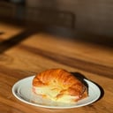 Foto de Medialuna con jamón natural y queso tybo