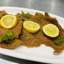 Foto de Milanesa de ternera al plato acompañadas de papas fritas o puré de papas