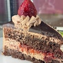 Foto de TORTA DE CHOCOLATE CON FRUTOS ROJOS
