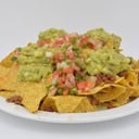 Foto de Nacho pequeños con queso y guacamole