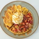 Foto de Waffle con Fruta y Helado