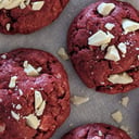 Foto de Crumbl Cookie de Red Velvet