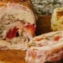 Foto de ARROLLADO DE POLLO C/SALSA CREMA DE ESPINACAS Y GUARNICION