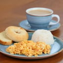 Foto de Combo Calentao de frijoles - con huevo, chorizo, papa amarilla  y  bebida / Calentao Combo - Includes Drink