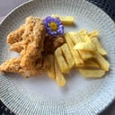 Foto de Pollo Apanado con Papas Fritas