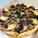 Foto de Grande de jamón crudo, anana, cerezas y azúcar negra