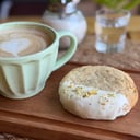 Foto de Café con leche + cookie a elección