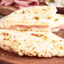 Foto de Mbeyu con jamón y queso
