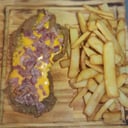 Foto de MILANESA CON CHEDDAR Y BACON Y  PAPAS FRITAS