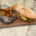 Foto de Sandwich de Lomo con papas fritas o ensalada