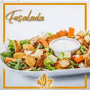 Foto de ENSALADA MONTREAL (TENDER DE POLLO BAÑADO EN SALSA BUFALO 150G, ADEREZO BLUE CHEESE O RANCH 59ML)