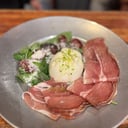 Foto de • BURRATTA CON JAMÓN CRUDO