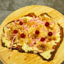 Foto de Pizzanesa de anana, jamon cocido, cerezas y azucar negra.