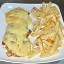 Foto de Filet de pollo gratinado con fritas