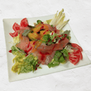 Foto de 3er entrante: Ensalada de lechugas caprichosas con salmón.
