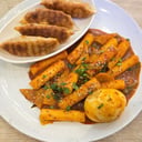 Foto de 1/2 teokbokki + 5pz kimbap + gunmandu