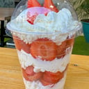 Foto de Fresas con nata y lechera