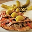 Foto de Tostada de escalivada con anchoas