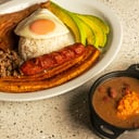 Foto de Bandeja paisa-paisa (typical) paisa plate