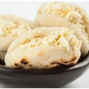 Foto de Arepa asada rellena con queso rallado  y mantequilla