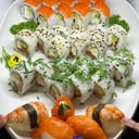 Foto de Salmón y langostinos (32 piezas)
