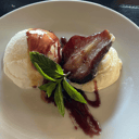 Foto de Peras al Malbec con helado de crema americana