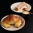 Foto de Cafe pequeño + 1 medialuna ó 1 churro (SOLO PARA CONSUMO EN EL LOCAL)