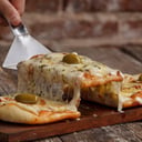 Foto de PIZZA DE MOZZARELLA CON JAMÓN