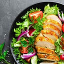 Foto de Ensalada + Bebida / Salad + drink