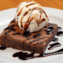 Foto de BROWNIE DE CHOCOLATE TIBIO CON HELADO A ELECCIÓN