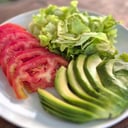 Foto de Mini Ensalada de Lechuga, Tomate y Palta