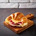 Foto de Medialuna rellena de Jamón y Queso
