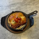Foto de Provoleta rellena con cebolla caramelizada, queso azul,  cherry asado