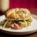 Foto de Bagel rucula y jamón crudo