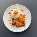 Foto de Peras caramelizadas con praline de nuez y helado de crema americana