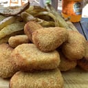 Foto de NUGGETS con PAPAS RUSTICAS 🌱