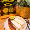 Foto de Chorizo pequeño con arepa blanca