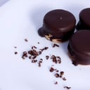 Foto de Mini Alfajores de chocolate negro