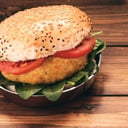 Foto de Hamburguesa (pollo, vegana, y salmón)