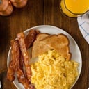 Foto de Toston con huevo revuelto y panceta