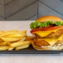 Foto de Golden Crunch doble + papas